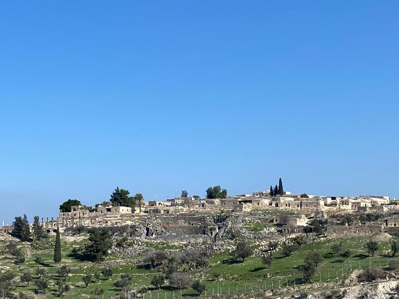Al-Bustan House& Umm Qais Apartment Umm Qays ภายนอก รูปภาพ